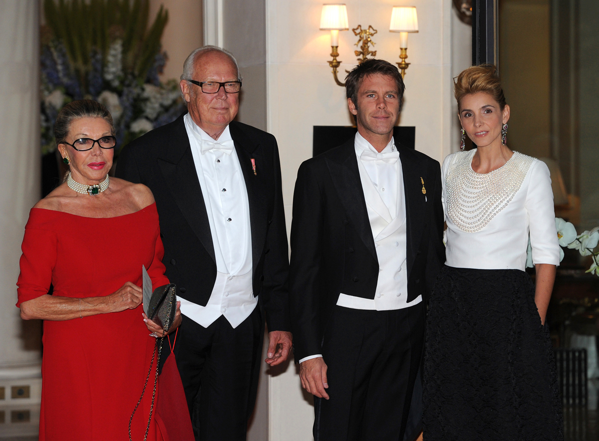 Marina e Vittorio Emanuele di Savoia con Emanuele Filiberto e sua moglie, Clotilde Courau, alla reception dopo il matrimonio del Principe e della Principessa di Monaco il 2 luglio 2011 (GERARD JULIEN/AFP/Getty Images)