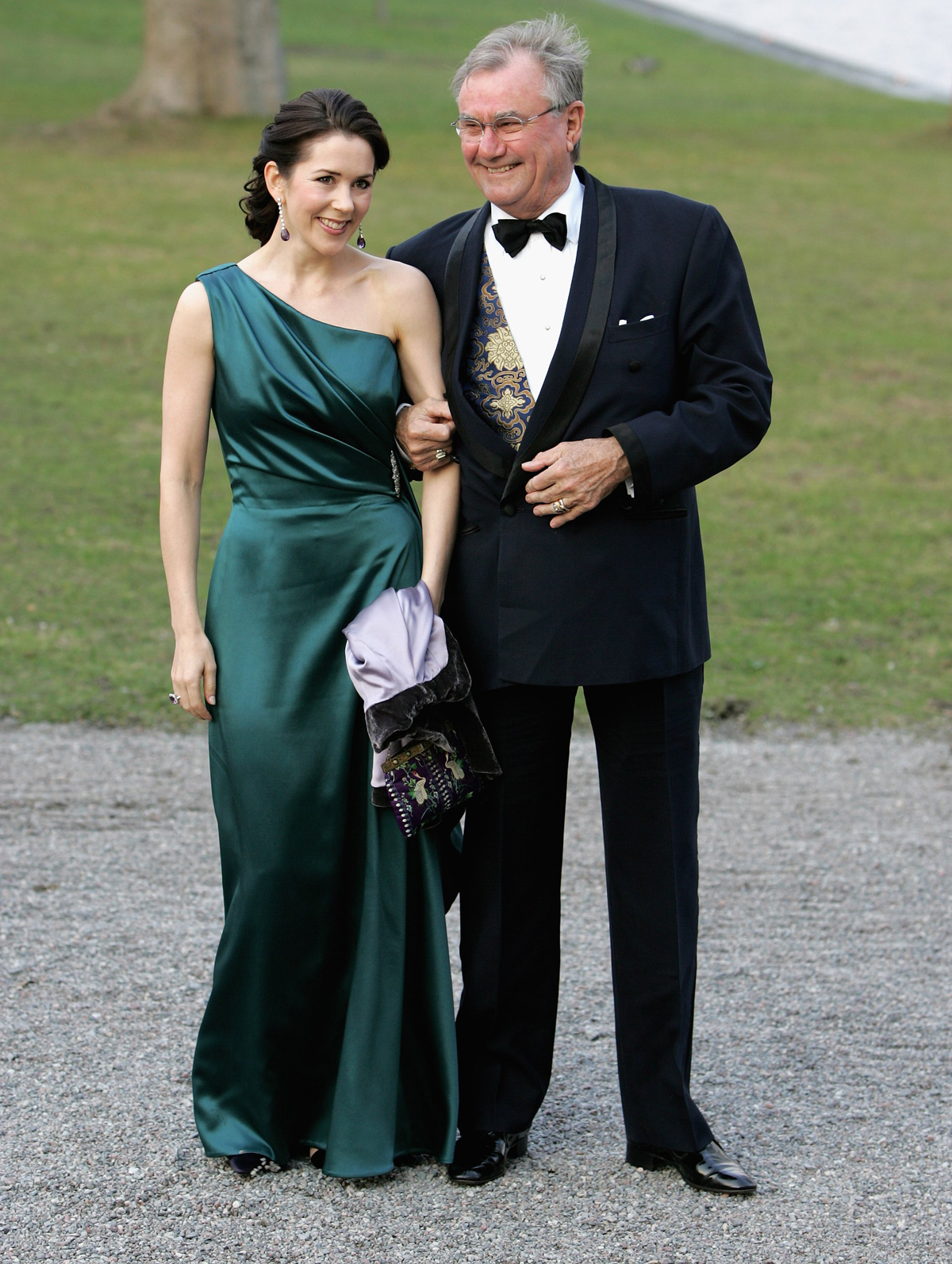 La Principessa Mary e il Principe Henrik di Danimarca arrivano per una cena privata in onore del 60° compleanno del Re Carl XVI Gustaf di Svezia al Palazzo di Drottningholm a Stoccolma il 29 aprile 2006 (Chris Jackson/Getty Images)