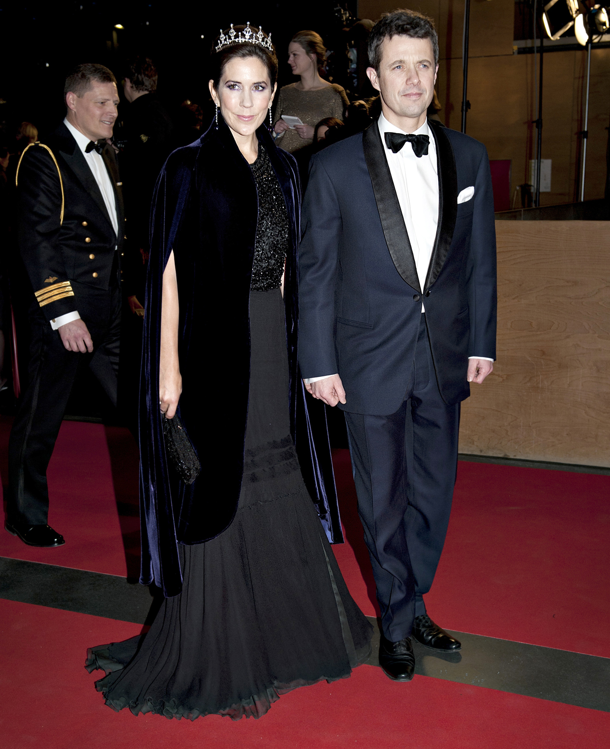 Il Principe Frederik e la Principessa Mary di Danimarca arrivano per un concerto di gala in onore del Giubileo di Rubino della Regina Margherita II di Danimarca a Copenaghen il 14 gennaio 2012 (Chris Jackson/Getty Images)