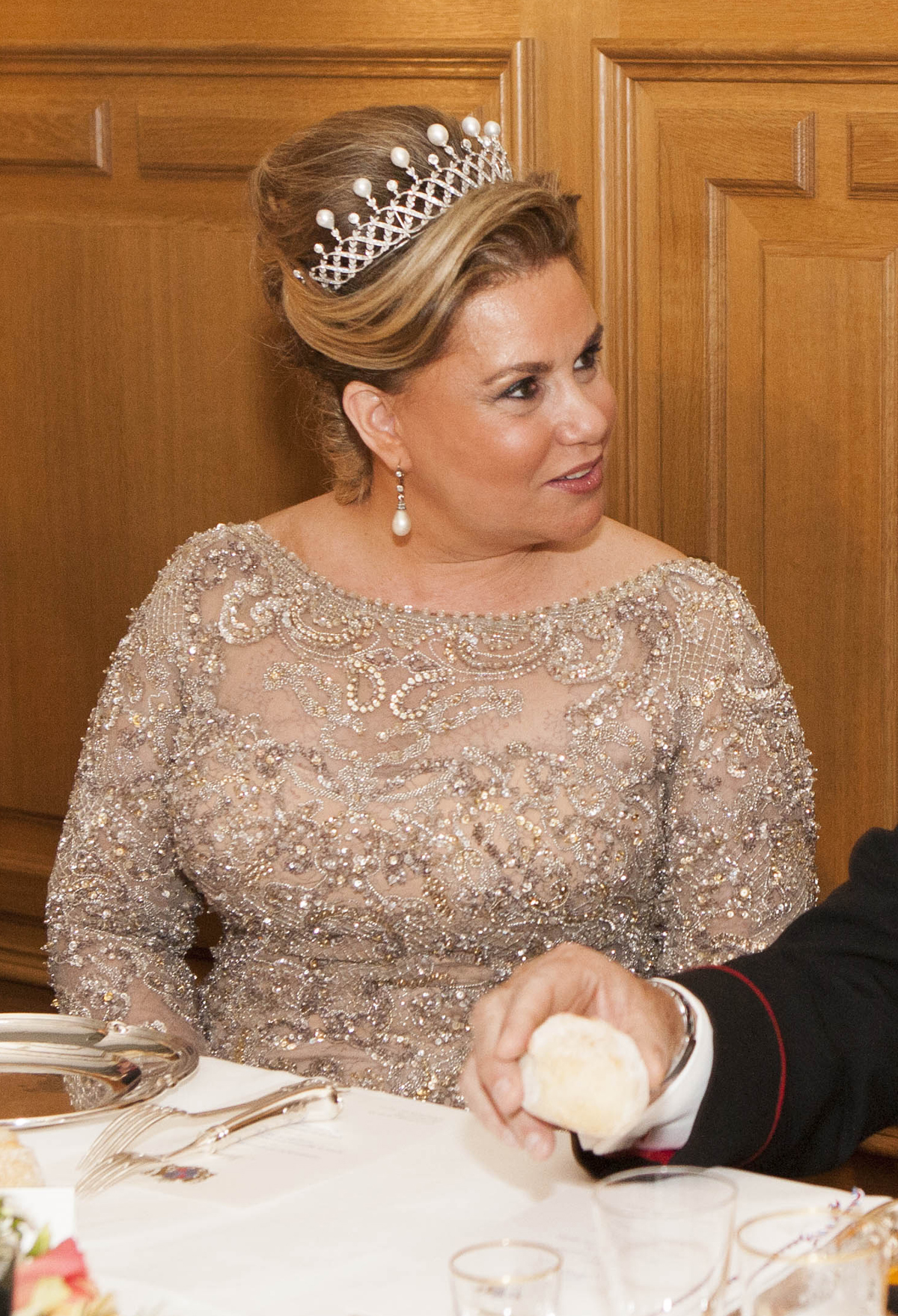 La Granduchessa Maria Teresa di Lussemburgo partecipa a una cena di gala la notte prima del matrimonio del Granduca Ereditario Guillaume e della Granduchessa Ereditaria Stephanie, 19 ottobre 2012 (Guy Wolff/Grand-Ducal Court of Luxembourg via Getty Images)