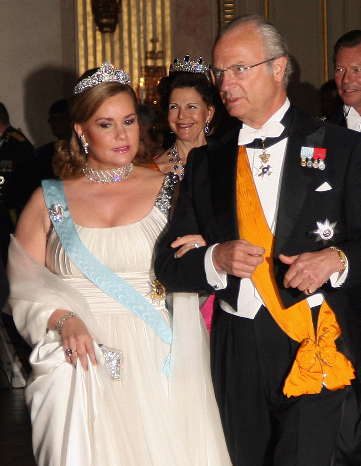 Il Re Carl XVI Gustaf di Svezia e la Granduchessa Maria Teresa di Lussemburgo arrivano per un banchetto di stato al Palazzo Reale di Stoccolma il 15 aprile 2008 (Dan Kitwood/Getty Images)