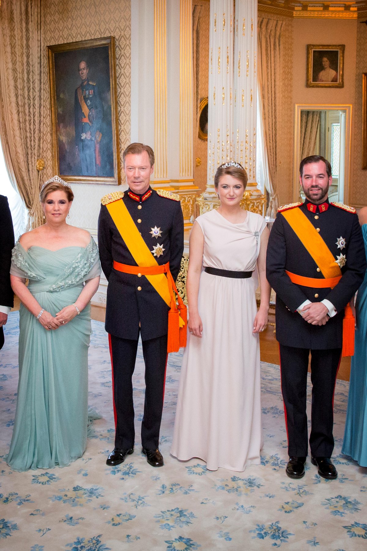 Granduchessa Maria Teresa, Granduca Henri, Granduchessa Ereditario Stephanie e Granduca Ereditario Guillaume di Lussemburgo partecipano al gala della Giornata Nazionale al Palazzo Granducale di Lussemburgo il 23 giugno 2016 (Patrick van Katwijk/DPA Picture Alliance/Alamy)