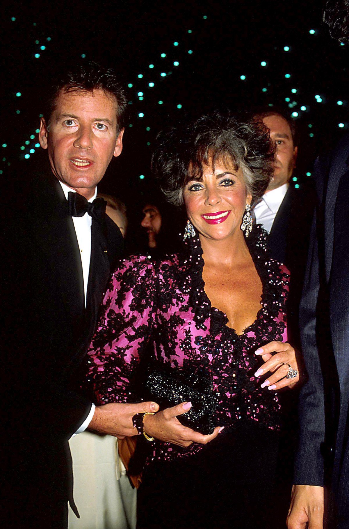 Calvin Klein ed Elizabeth Taylor partecipano a una reception amfAR al Javits Center di New York, 29 aprile 1986 (ZUMA Press/Alamy)