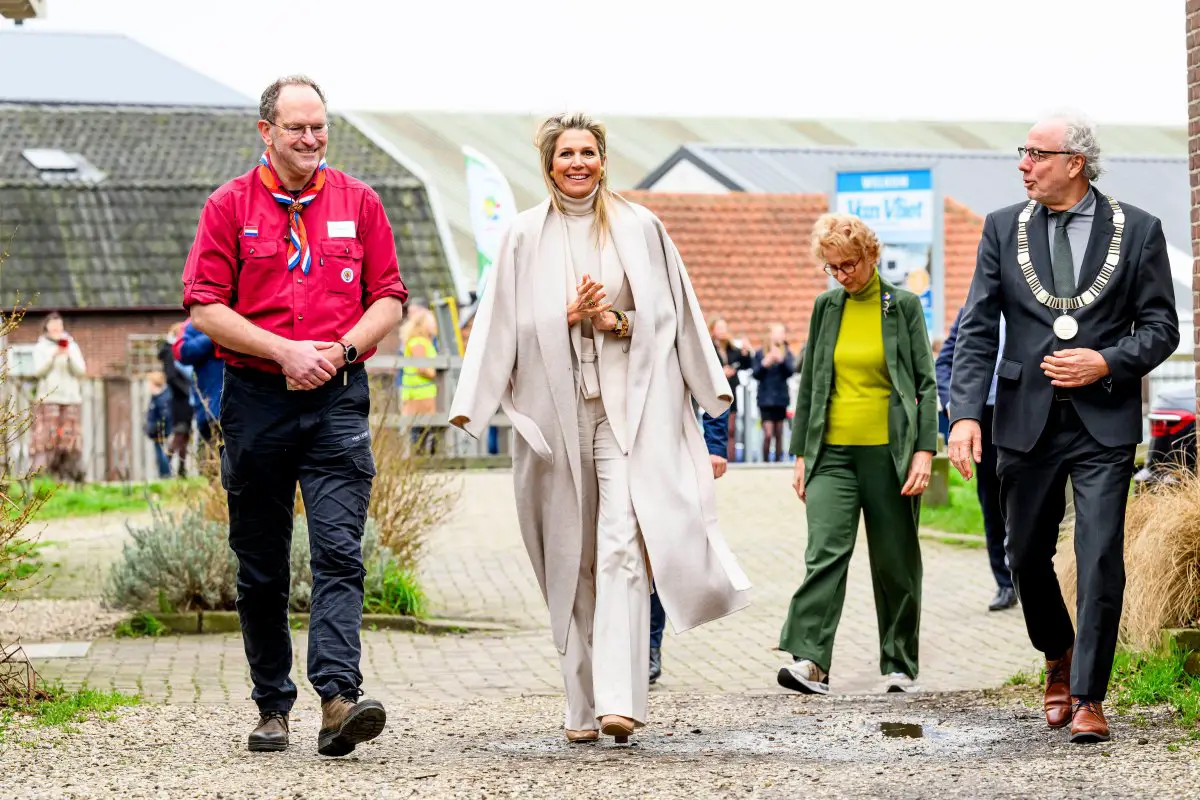 La Regina dei Paesi Bassi partecipa a un mini incontro di scouting con il Gruppo Scout Albert Schweitzer a Woerden il 22 febbraio 2024 (Patrick van Emst/Bruno Press/Alamy)