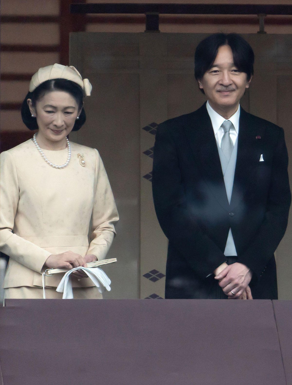 Il Principe Ereditario e la Principessa Ereditariadel Giappone ricevono gli auguri dalla balconata del Palazzo Imperiale di Tokyo nel giorno del compleanno dell'Imperatore, 23 febbraio 2024 (Tomohiro Ohsumi/SOPA Images via ZUMA Press/Alamy)