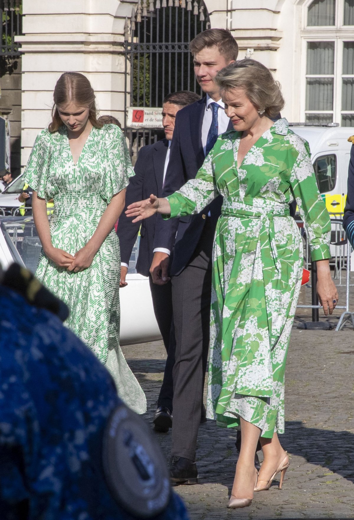 La regina dei belgi, insieme al principe Emmanuel e alla principessa Eleonore, partecipa alle celebrazioni della 'Fête au Parc' a Bruxelles il giorno nazionale del Belgio, 21 luglio 2023 (NICOLAS MAETERLINCK/Belga/AFP via Getty Images)