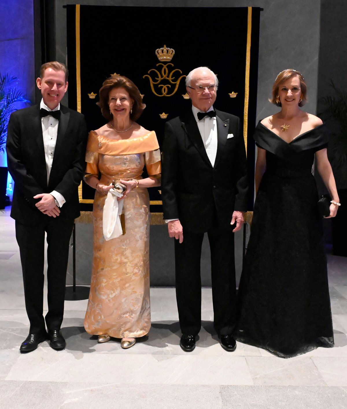 Il Re Carlo XVI Gustavo e la Regina Silvia di Svezia sono ritratti con Gunnar e Sara Aldén durante una cena all'JW Marriott Hotel a Città del Messico il 12 marzo 2024 (Carlos Tischler/Abaca Press/Alamy)