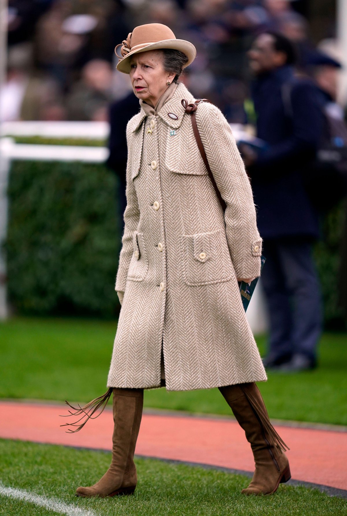 La Principessa Reale partecipa al secondo giorno del Festival di Cheltenham presso l'ippodromo di Cheltenham il 13 marzo 2024 (Andrew Matthews/PA Images/Alamy)