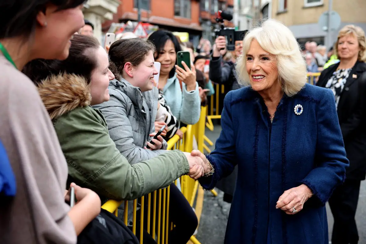 La regina Camilla del Regno Unito visita il Douglas Borough Council nell'Isola di Man il 20 marzo 2024 (Chris Jackson/PA Images/Alamy)