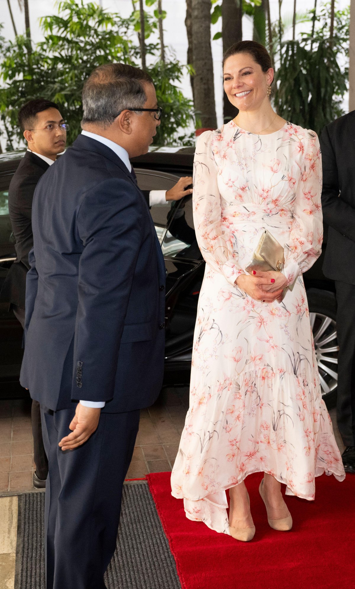 La Principessa Ereditaria di Svezia arriva per una cena di benvenuto ufficiale presso il Pan Pacific Sonargoan Hotel a Dhaka, Bangladesh, il 18 marzo 2024 (Henrik Montgomery/TT News Agency/Alamy)