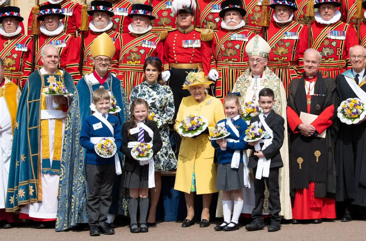 La regina Elisabetta II del Regno Unito e sua nipote, la principessa Eugenie, partecipano al Servizio Reale di Maundy nella Cappella di St. George, Windsor il 18 aprile 2019 (Anwar Hussein/Alamy)