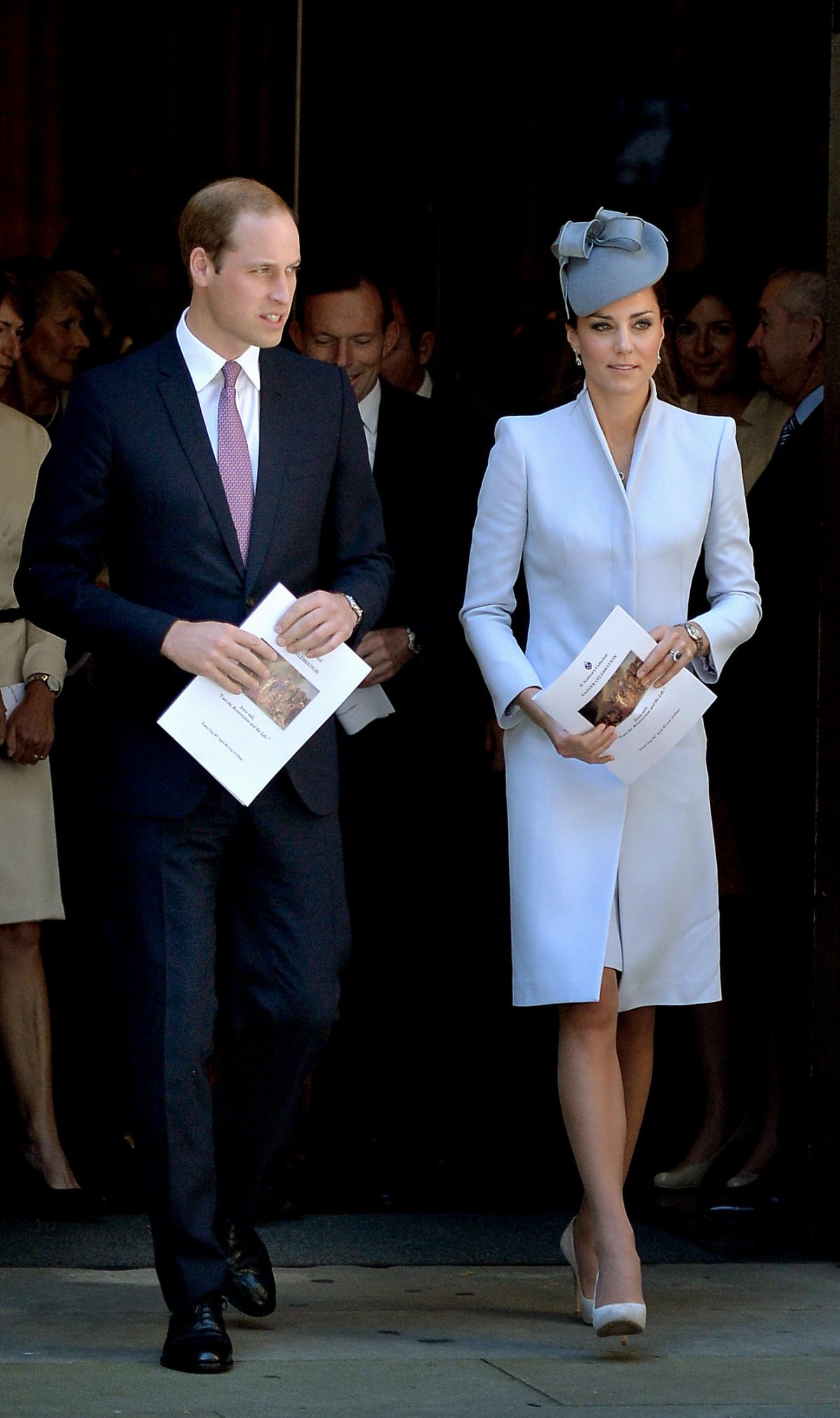 Il Duca e la Duchessa di Cambridge lasciano la Cattedrale di San Andrea a Sydney dopo aver partecipato a un servizio di Pasqua il 20 aprile 2014 (Anthony Devlin/PA Images/Alamy)