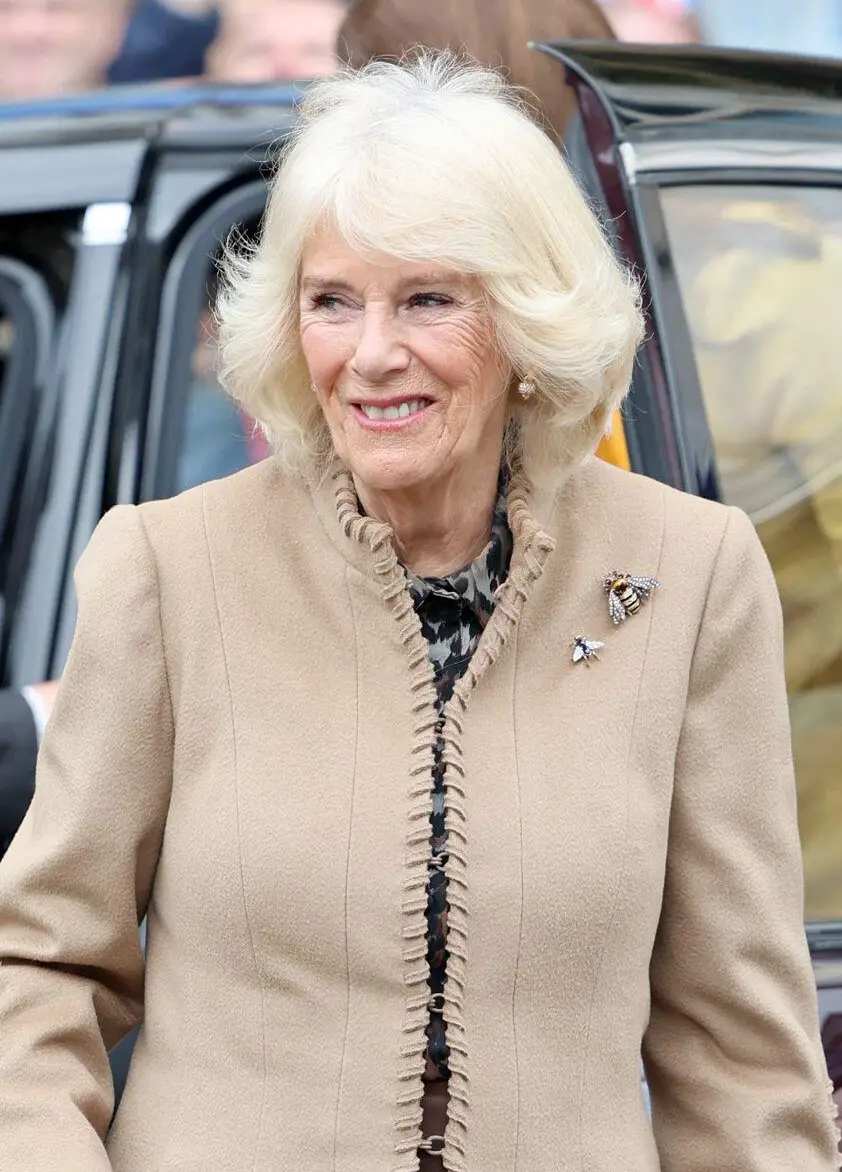 La Regina Camilla del Regno Unito visita il Farmers' Market in The Square a Shrewsbury il 27 marzo 2024 (Chris Jackson/PA Images/Alamy)