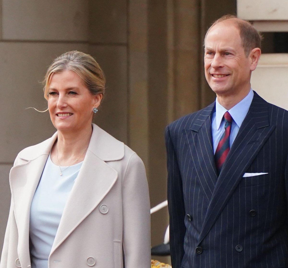 Il Duca e la Duchessa di Edimburgo durante una cerimonia speciale del Cambio della Guardia a Buckingham Palace l'8 aprile 2024 (Victoria Jones/PA Images/Alamy)