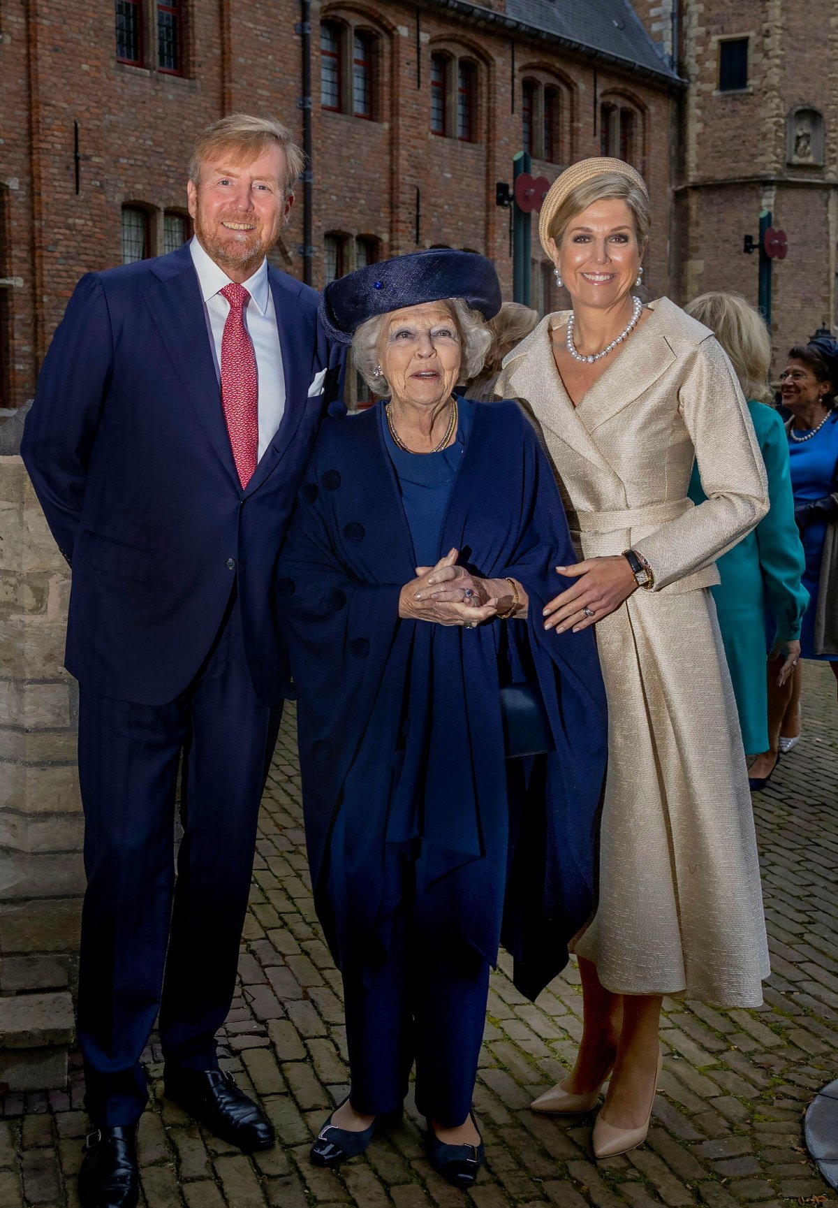 Il Re e la Regina dei Paesi Bassi, con la Principessa Beatrix, partecipano alla Cerimonia dei Premi delle Quattro Libertà nella Nieuwe Kerk di Middelburg l'11 aprile 2024 (Albert Nieboer/DPA Picture Alliance/Alamy)