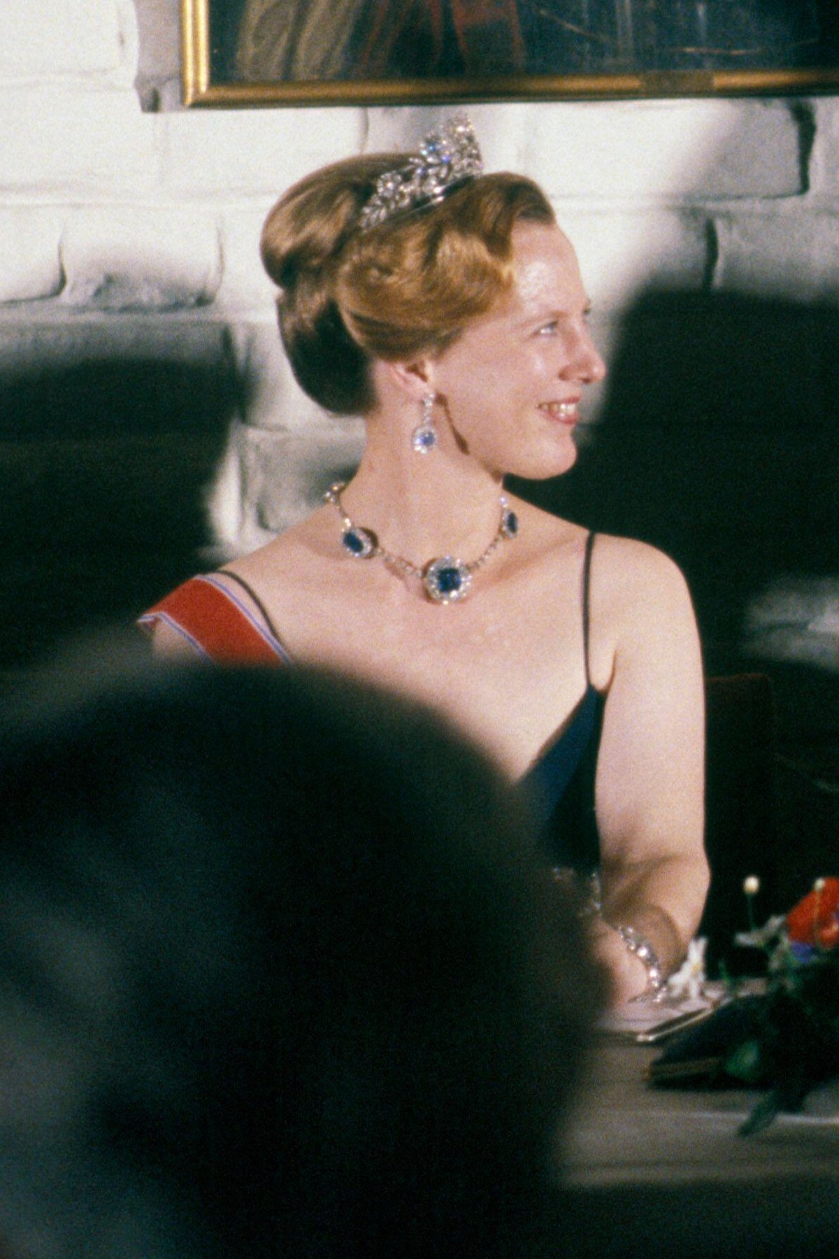 La regina Margherita II di Danimarca partecipa a una cena al castello di Akershus per il 75° compleanno del re Olav V di Norvegia, luglio 1978 (Bjørn Sigurdsøn/NTB/Alamy)