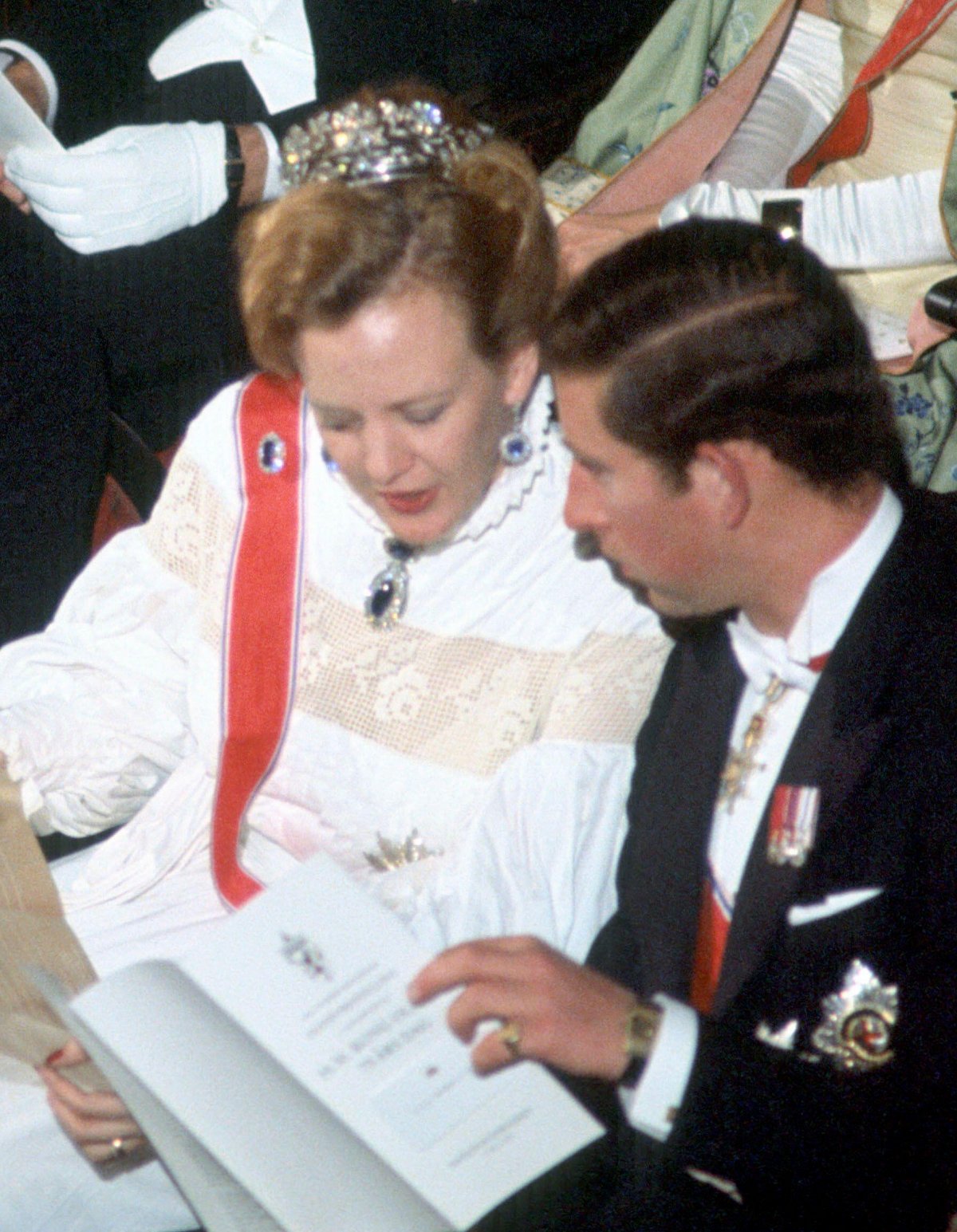 La regina Margherita II di Danimarca e il principe del Galles durante una performance presso il Teatro Nazionale di Oslo per celebrare il 75° compleanno del re Olav V di Norvegia, luglio 1978 (Bjørn Sigurdsøn/NTB/Alamy)