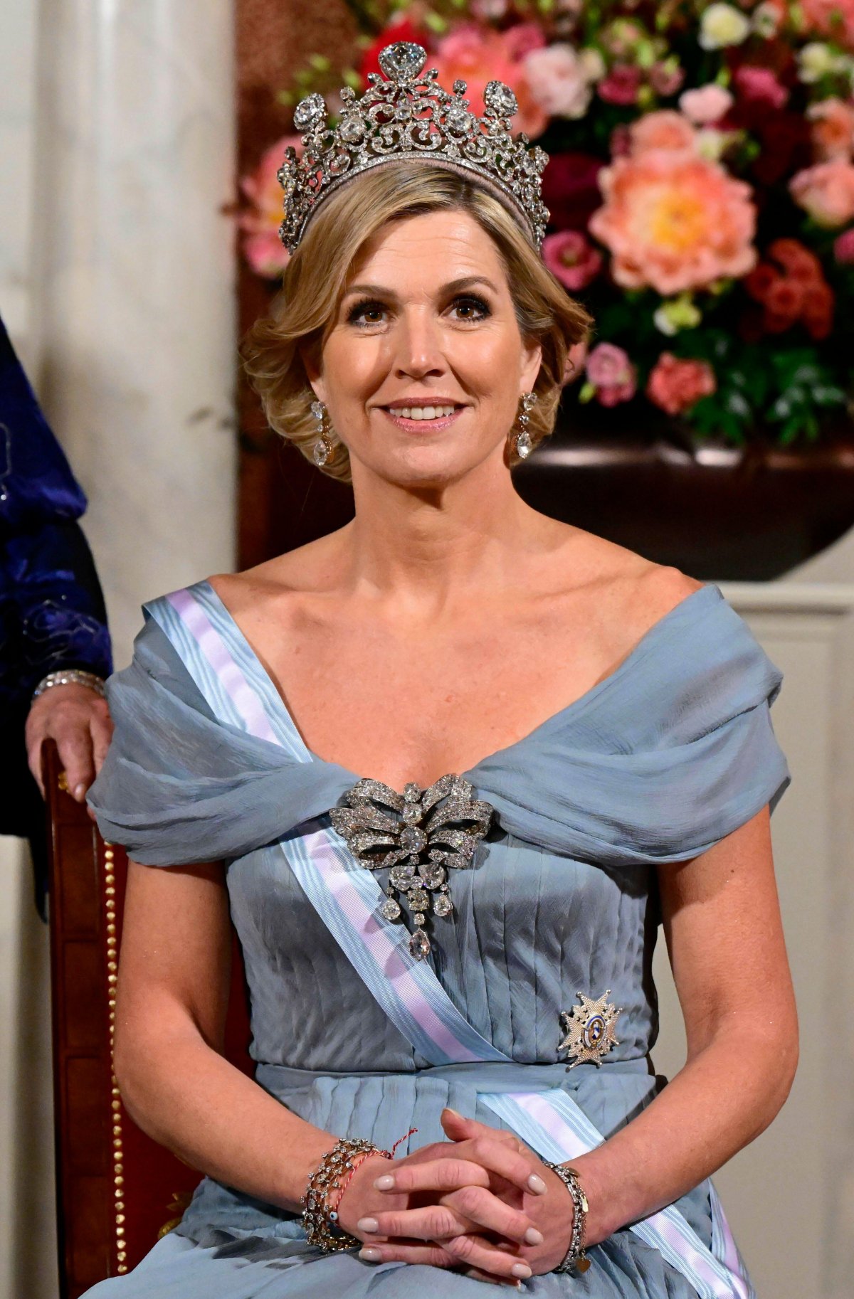 La Regina dei Paesi Bassi è fotografata prima di un banchetto di stato in onore del Re e della Regina di Spagna al Palazzo Reale di Amsterdam il 17 aprile 2024 (Albert Nieboer/DPA Picture Alliance/Alamy)