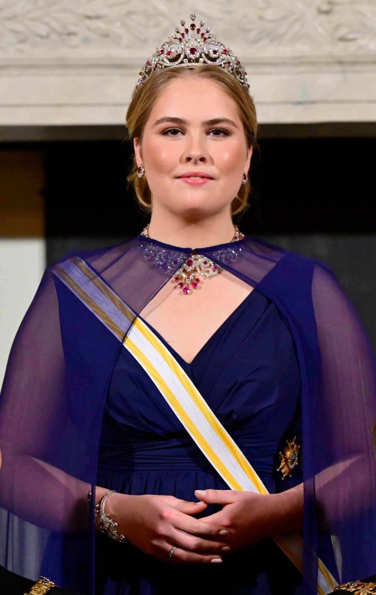 La Principessa d'Olanda è fotografata prima di un banchetto di stato in onore del Re e della Regina di Spagna al Palazzo Reale di Amsterdam il 17 aprile 2024 (Albert Nieboer/DPA Picture Alliance/Alamy)