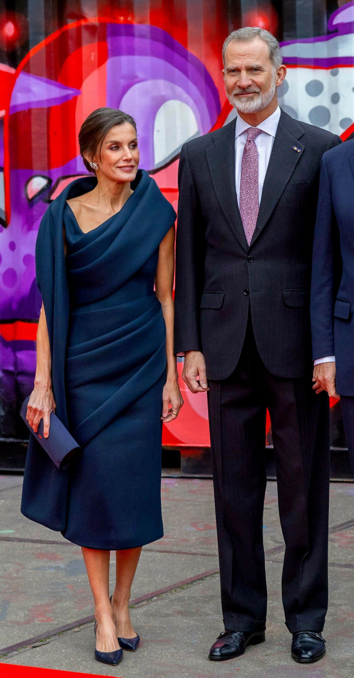 Il Re e la Regina di Spagna sono ritratti durante una ricezione al Museo STRAAT ad Amsterdam il secondo giorno della visita di stato spagnola ai Paesi Bassi il 18 aprile 2024 (Albert Nieboer/DPA Picture Alliance/Alamy)