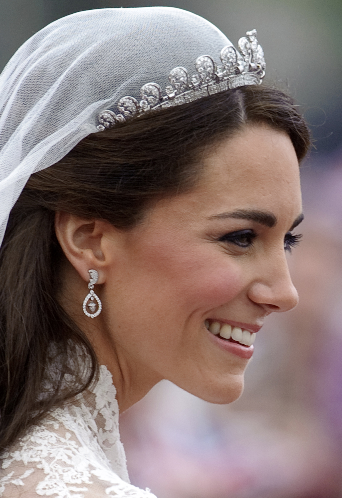 La Duchessa di Cambridge viaggia da Westminster Abbey a Buckingham Palace dopo il suo matrimonio reale il 29 aprile 2011 (Fiona Hanson - WPA Pool/Getty Images)