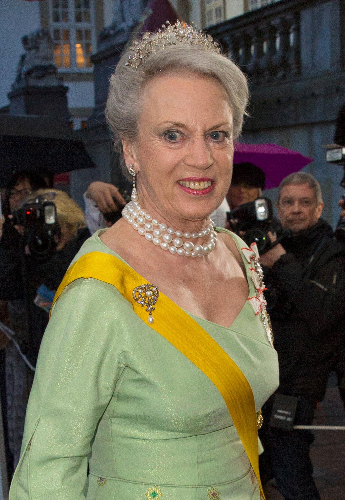 La Principessa Benedikte di Danimarca, Principessa di Sayn-Wittgenstein-Berleburg partecipa a un banchetto al Palazzo di Fredensborg durante una visita di stato del Presidente del Messico il 13 aprile 2016 (Patrick van Katwijk/DPA Picture Alliance/Alamy)