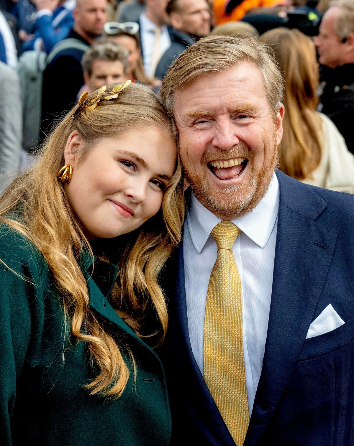 Il Re dei Paesi Bassi e la Principessa di Orange partecipano alle celebrazioni per il Giorno del Re a Emmen il 27 aprile 2024 (Albert Nieboer/DPA Picture Alliance/Alamy)