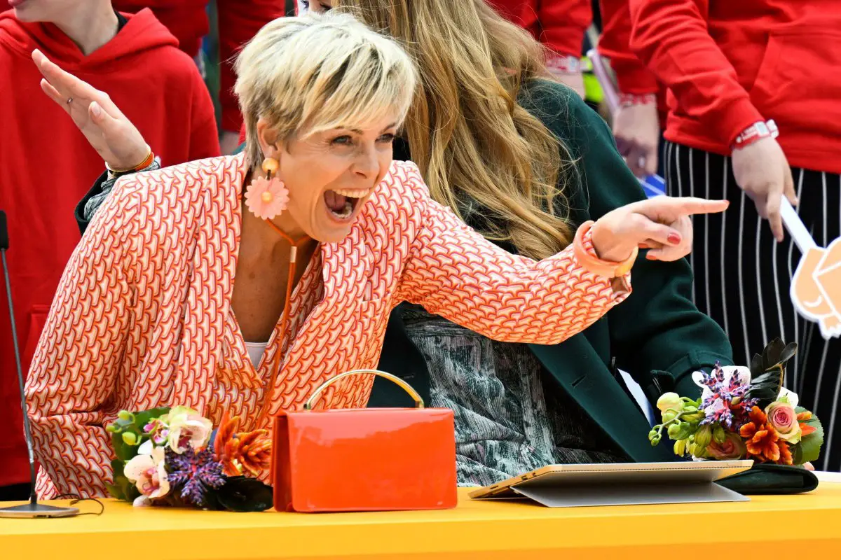 La Principessa Laurentien dei Paesi Bassi partecipa alle celebrazioni per il Giorno del Re a Emmen il 27 aprile 2024 (Albert Nieboer/DPA Picture Alliance/Alamy)