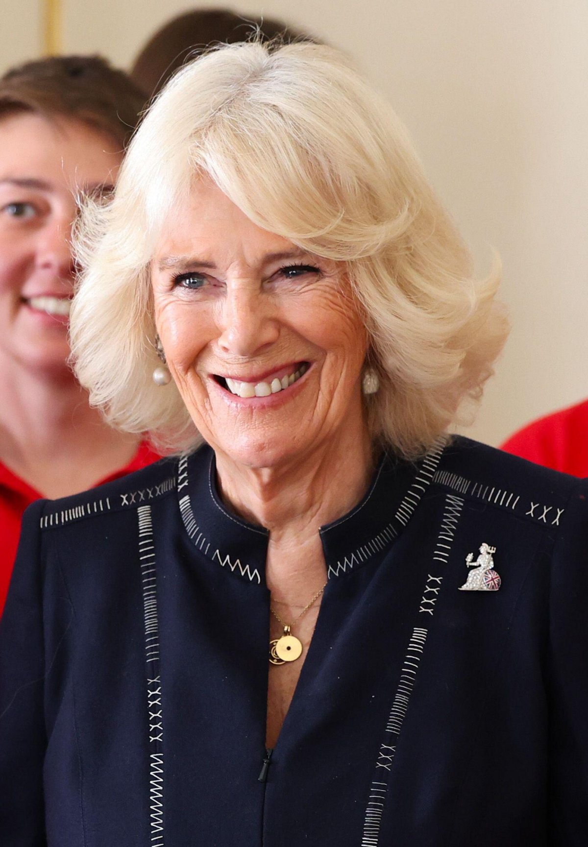 La regina Camilla del Regno Unito ospita una ricezione a Clarence House a Londra per il equipaggio della barca Maiden il 29 aprile 2024 (Chris Jackson/PA Images/Alamy)