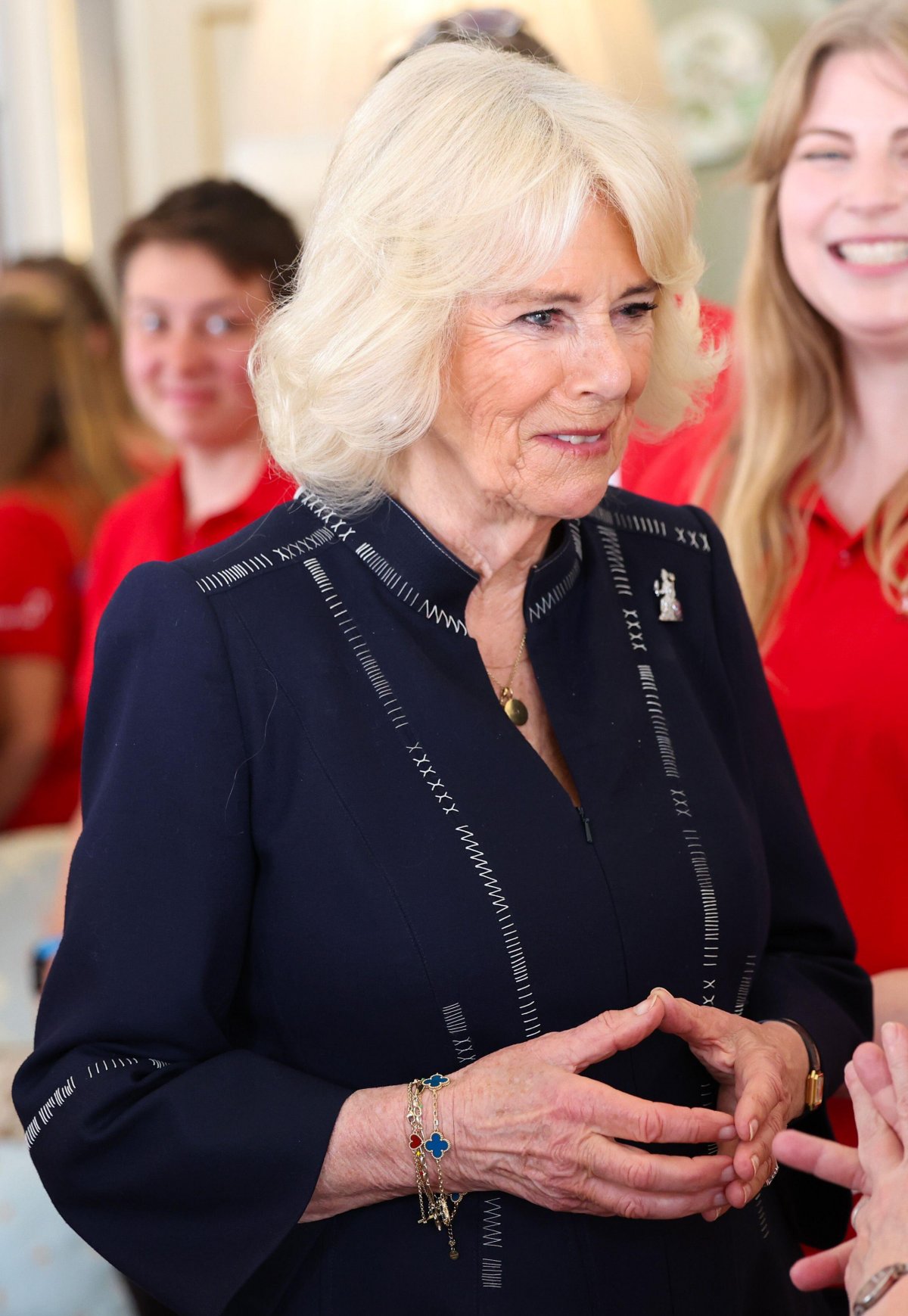 La regina Camilla del Regno Unito ospita una ricezione a Clarence House a Londra per il equipaggio della barca Maiden il 29 aprile 2024 (Chris Jackson/PA Images/Alamy)