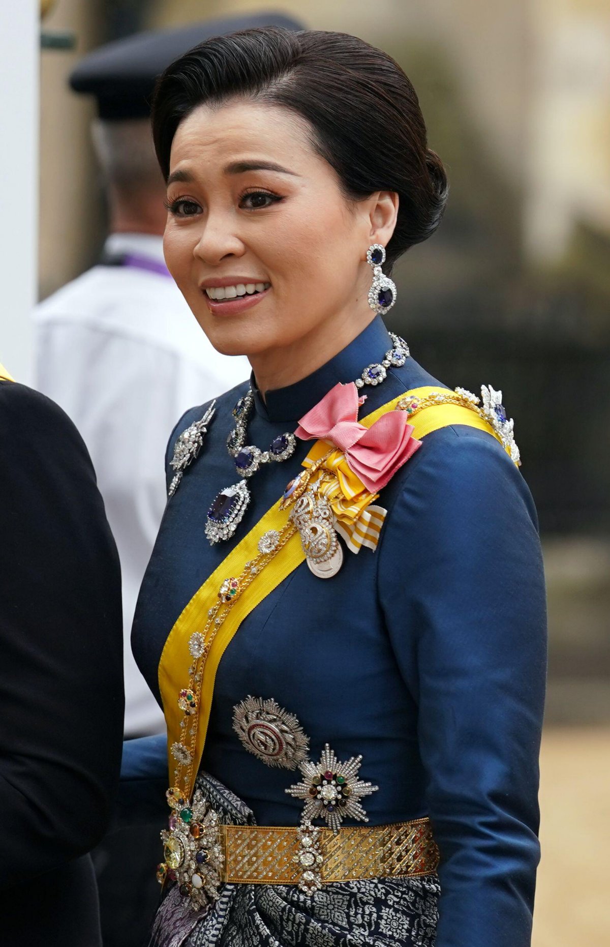 La Regina di Thailandia partecipa all'incoronazione del Re Carlo III e della Regina Camilla all'Abbazia di Westminster a Londra il 6 maggio 2023 (Andrew Milligan/PA Images/Alamy)