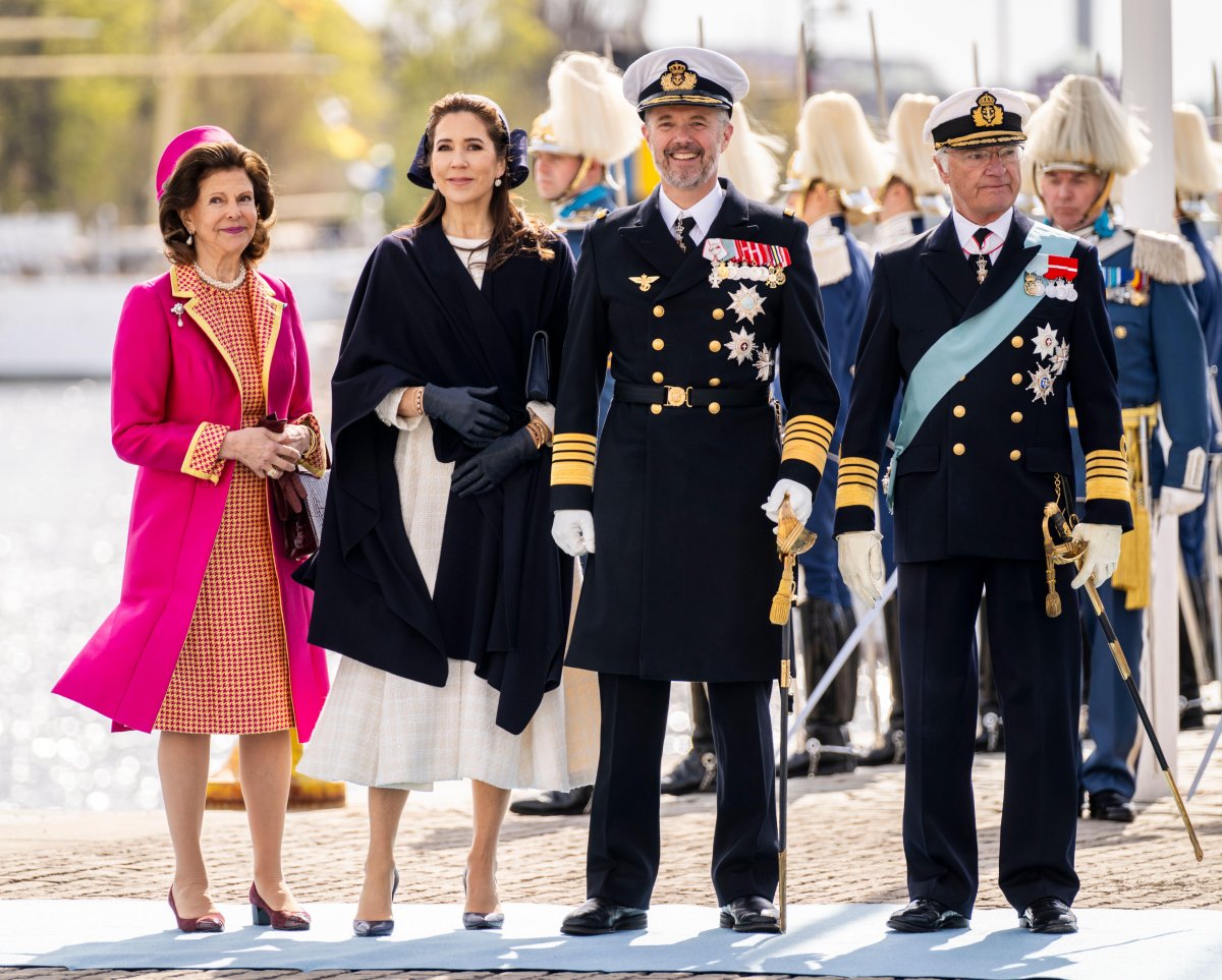 Il re e la regina di Danimarca arrivano a Stoccolma per una visita di stato con il re e la regina di Svezia il 6 maggio 2024 (Ida Marie Odgaard/Ritzau/Alamy)