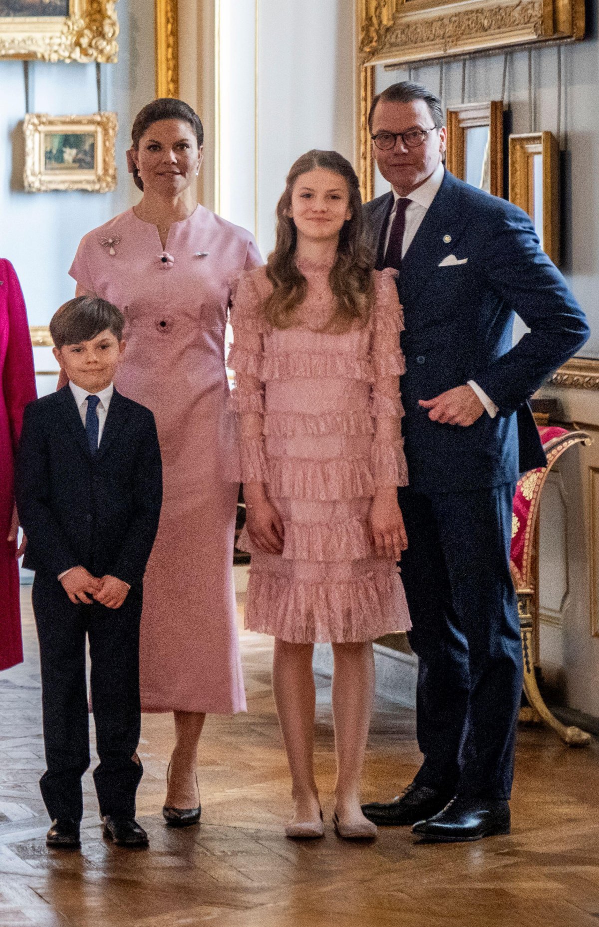 La principessa ereditaria Victoria e il principe Daniel di Svezia, con la principessa Estelle e il principe Oscar, al Palazzo Reale di Stoccolma, il 6 maggio 2024 (Ida Marie Odgaard/Ritzau/Alamy)