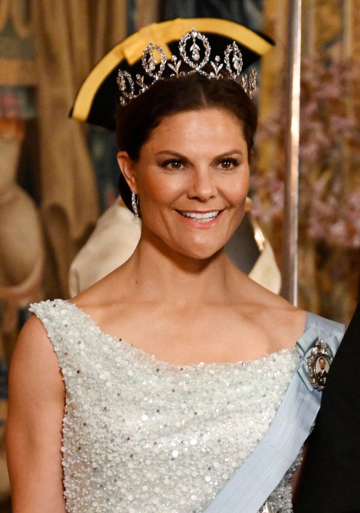 La Principessa Corona Vittoria di Svezia partecipa a un banchetto di stato al Palazzo Reale di Stoccolma il 6 maggio 2024 (Pontus Lundahl/TT News Agency/Alamy)