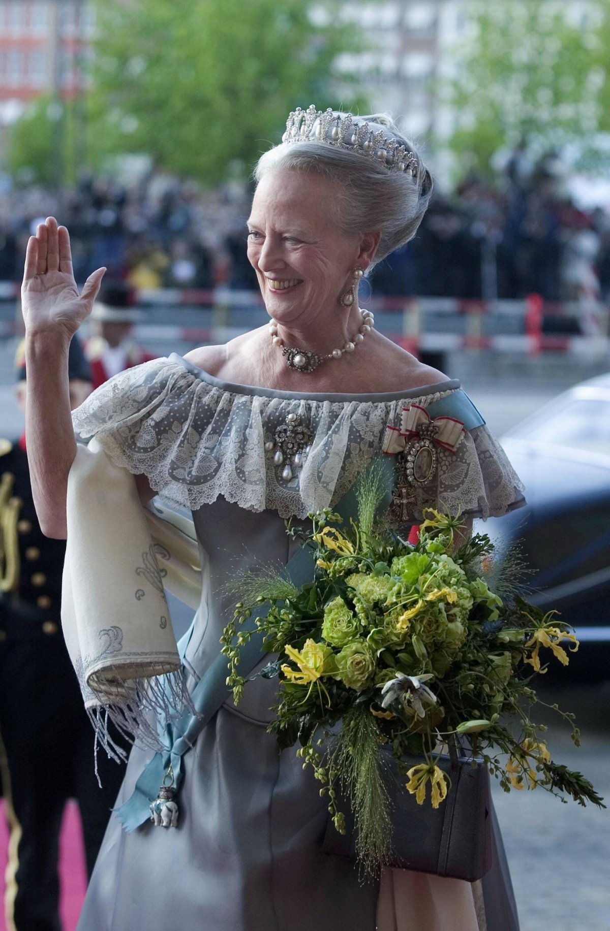 La Regina Margrethe II di Danimarca partecipa a un gala pre-matrimoniale presso il Teatro Reale di Copenaghen il 13 maggio 2004 (Polfoto/Ritzau/Alamy)