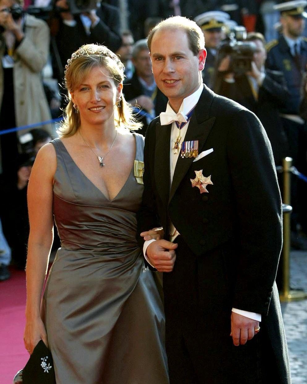 Il Conte e la Contessa di Wessex partecipano a un gala pre-matrimoniale presso il Teatro Reale di Copenaghen il 13 maggio 2004 (DPA Picture Alliance Archive/Alamy)