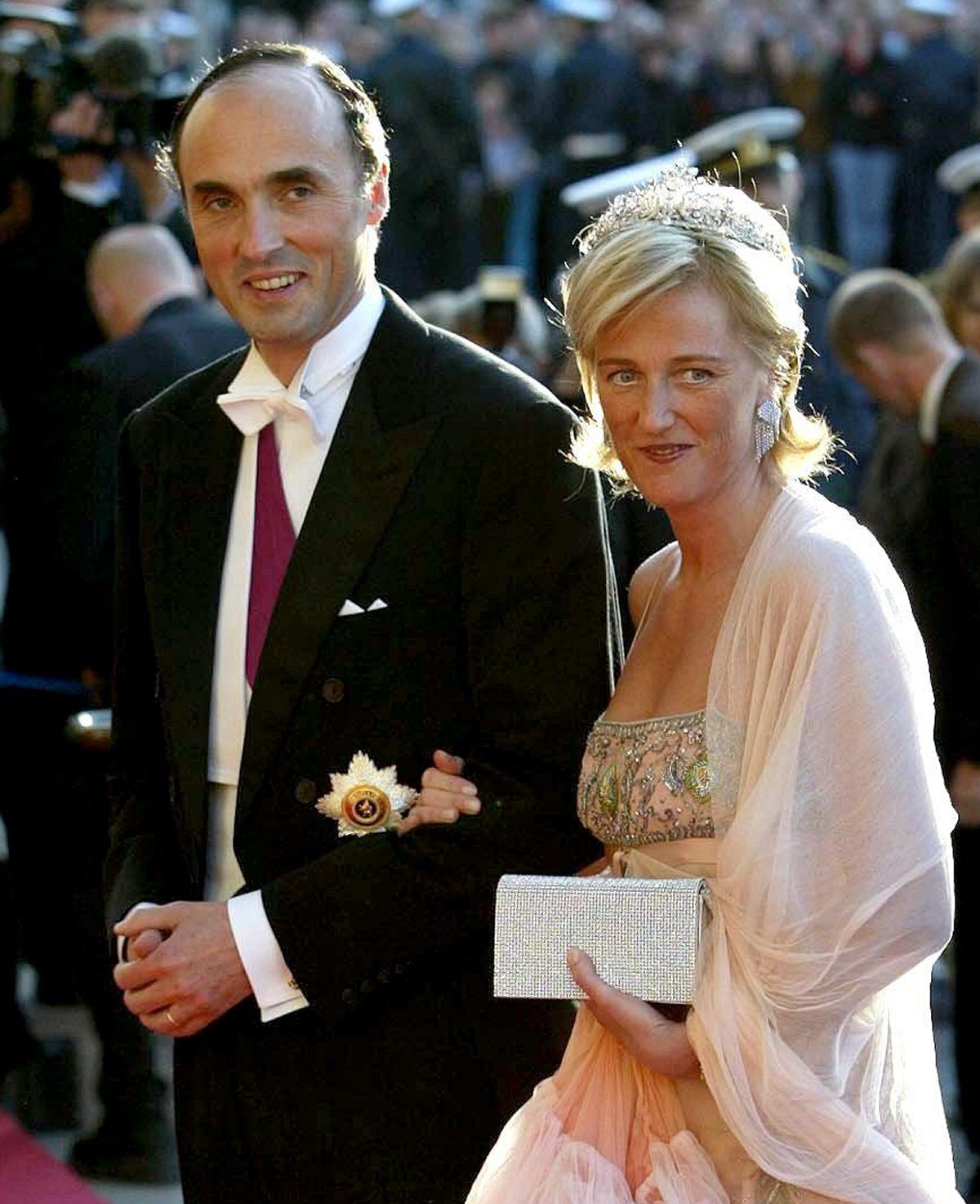 Il Principe Lorenz e la Principessa Astrid di Belgio partecipano a un gala pre-matrimoniale presso il Teatro Reale di Copenaghen il 13 maggio 2004 (DPA Picture Alliance Archive/Alamy)