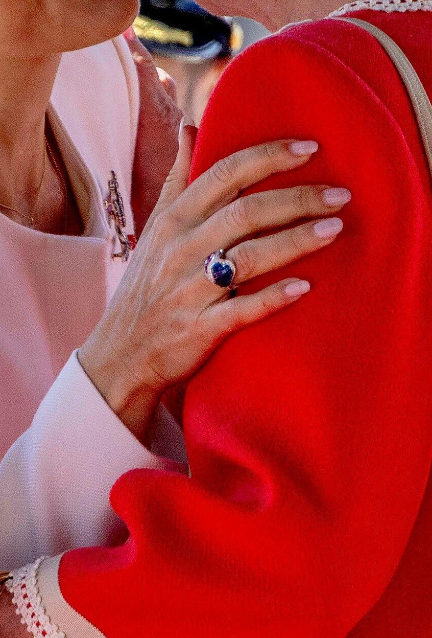 La Regina di Danimarca è ritratta durante una cerimonia di benvenuto ufficiale a Oslo all'inizio della visita di stato danese in Norvegia il 14 maggio 2024 (Albert Nieboer/DPA Picture Alliance/Alamy)