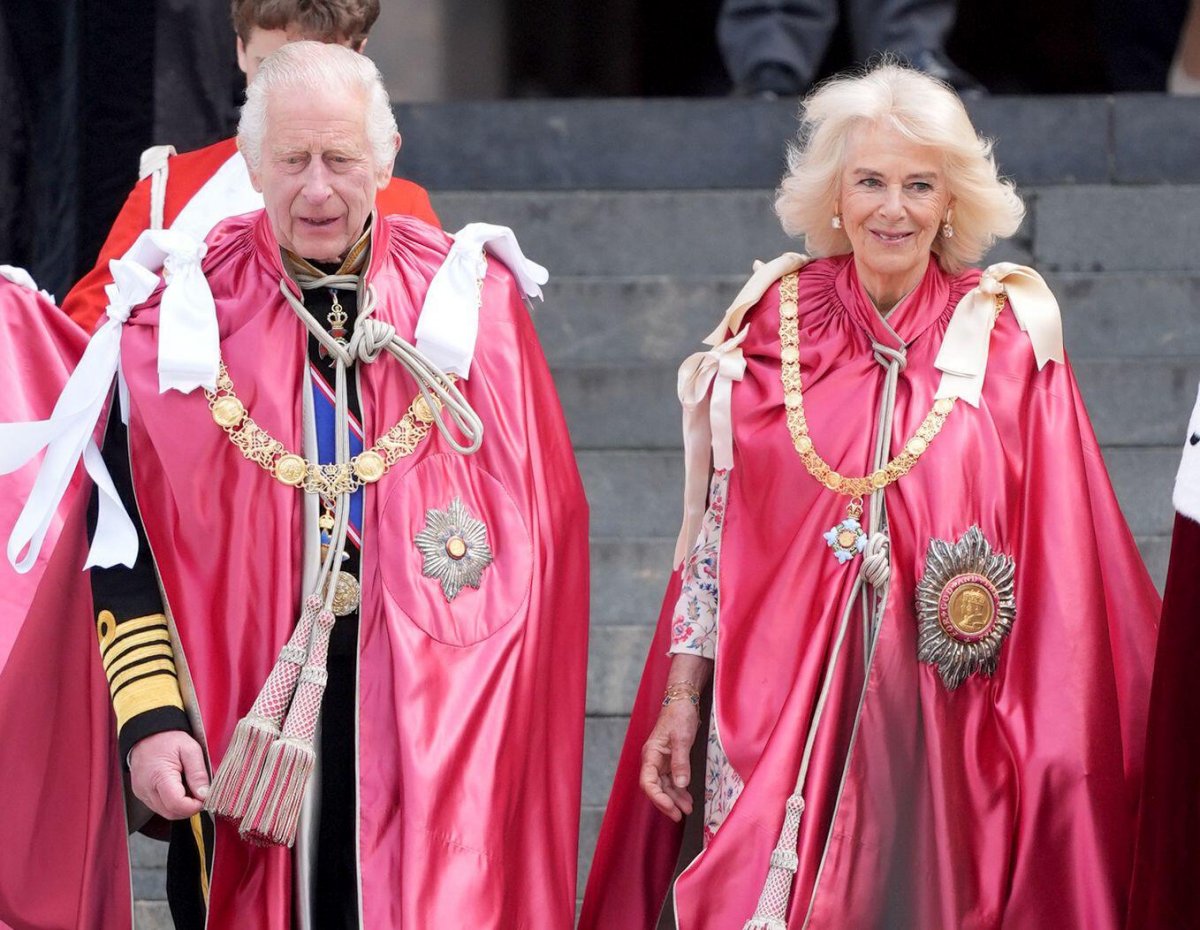 Il Re Carlo III e la Regina Camilla del Regno Unito partecipano alla cerimonia per l'Ordine dell'Impero Britannico presso la Cattedrale di St Paul a Londra il 15 maggio 2024 (Jordan Pettitt/PA Images/Alamy)