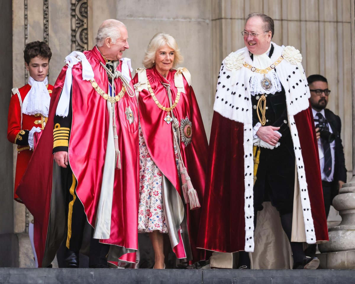 Il Re Carlo III e la Regina Camilla del Regno Unito, con il Sindaco di Londra, partecipano alla cerimonia per l'Ordine dell'Impero Britannico presso la Cattedrale di St Paul a Londra il 15 maggio 2024 (Imageplotter/Alamy)