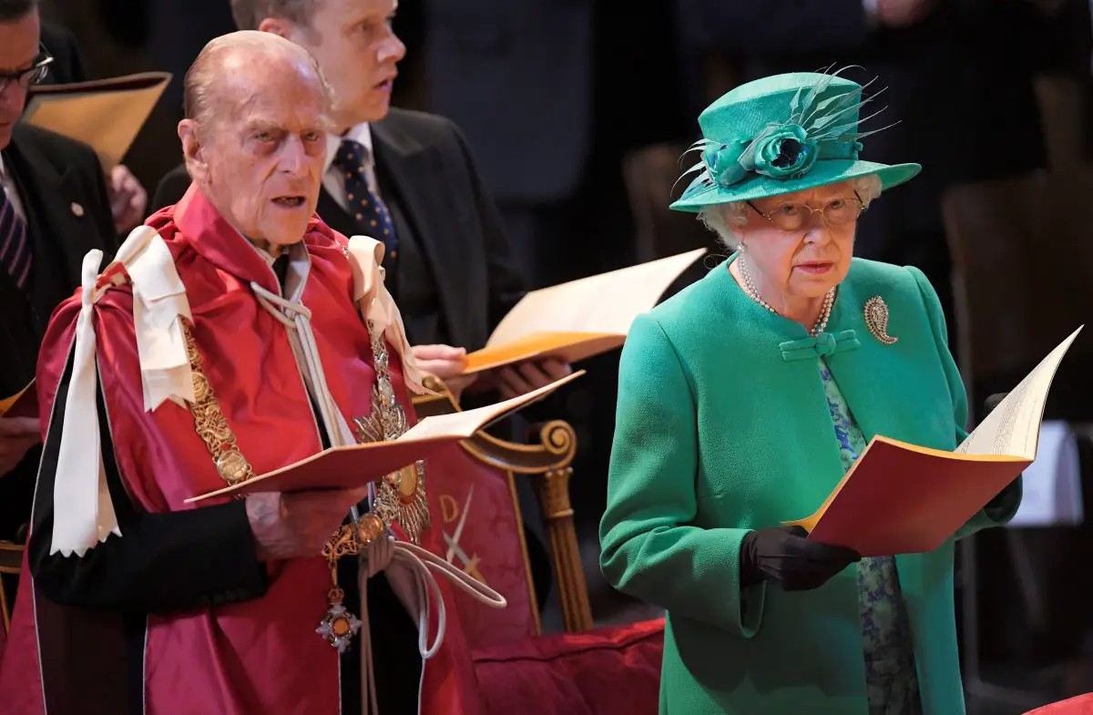 La Regina Elisabetta II del Regno Unito e il Duca di Edimburgo partecipano a un servizio per celebrare il centenario dell'Ordine dell'Impero Britannico presso la Cattedrale di St Paul a Londra il 24 maggio 2017 (Toby Melville/PA Images/Alamy)