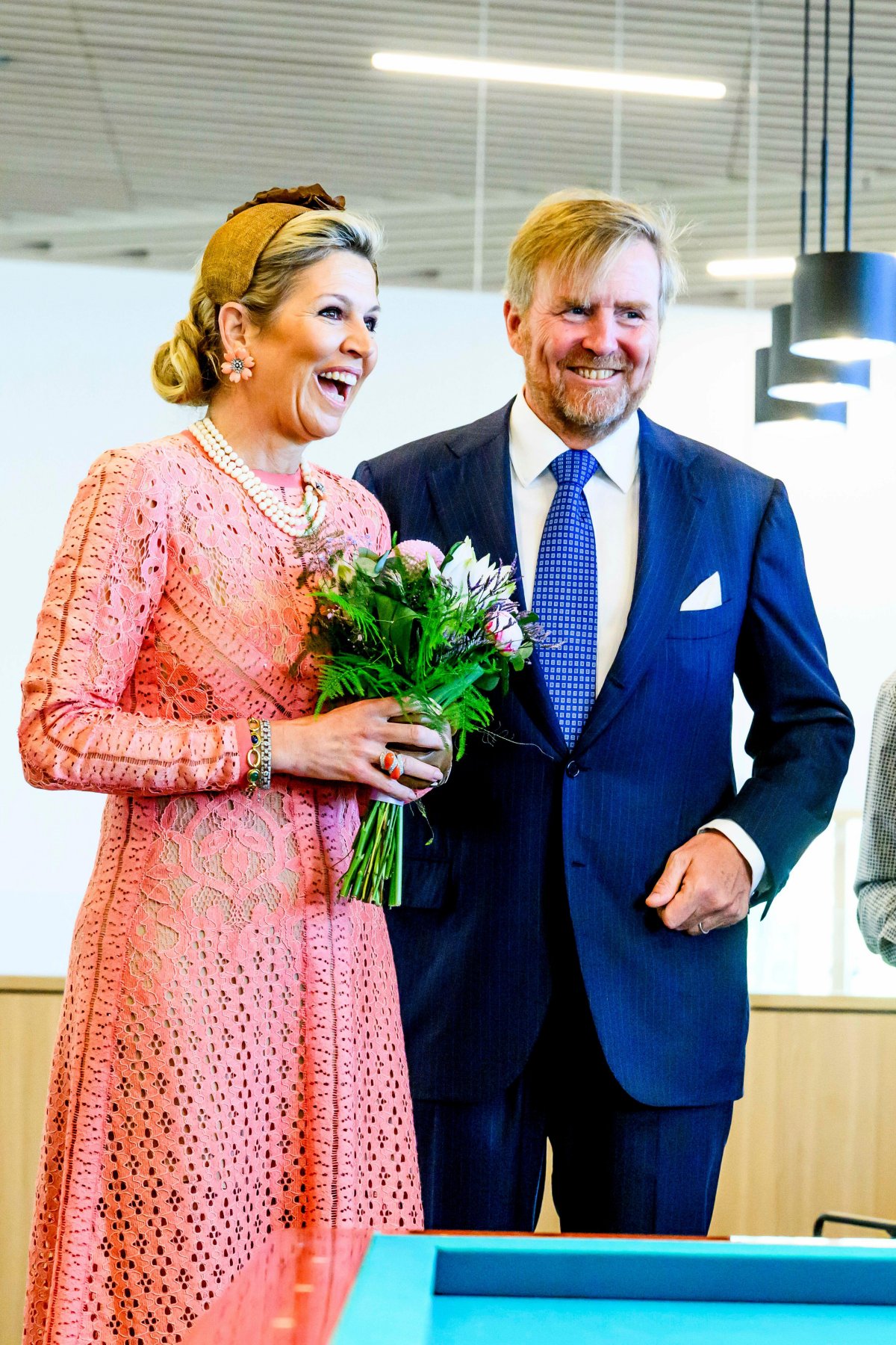 Il Re e la Regina dei Paesi Bassi durante una visita regionale a Het Hogeland il 14 maggio 2024 (Albert Nieboer/DPA Picture Alliance/Alamy)