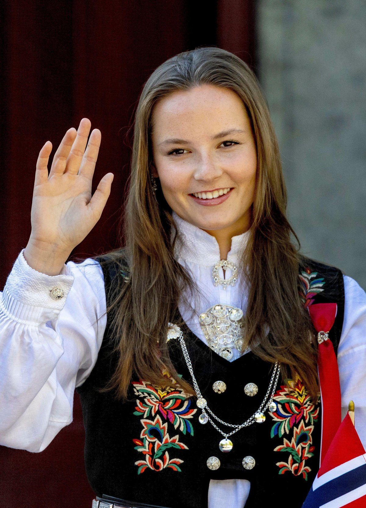 La Principessa Ingrid Alexandra di Norvegia celebra il Giorno Nazionale nella tenuta Skaugum ad Asker il 17 maggio 2024 (Albert Nieboer/DPA Picture Alliance/Alamy)