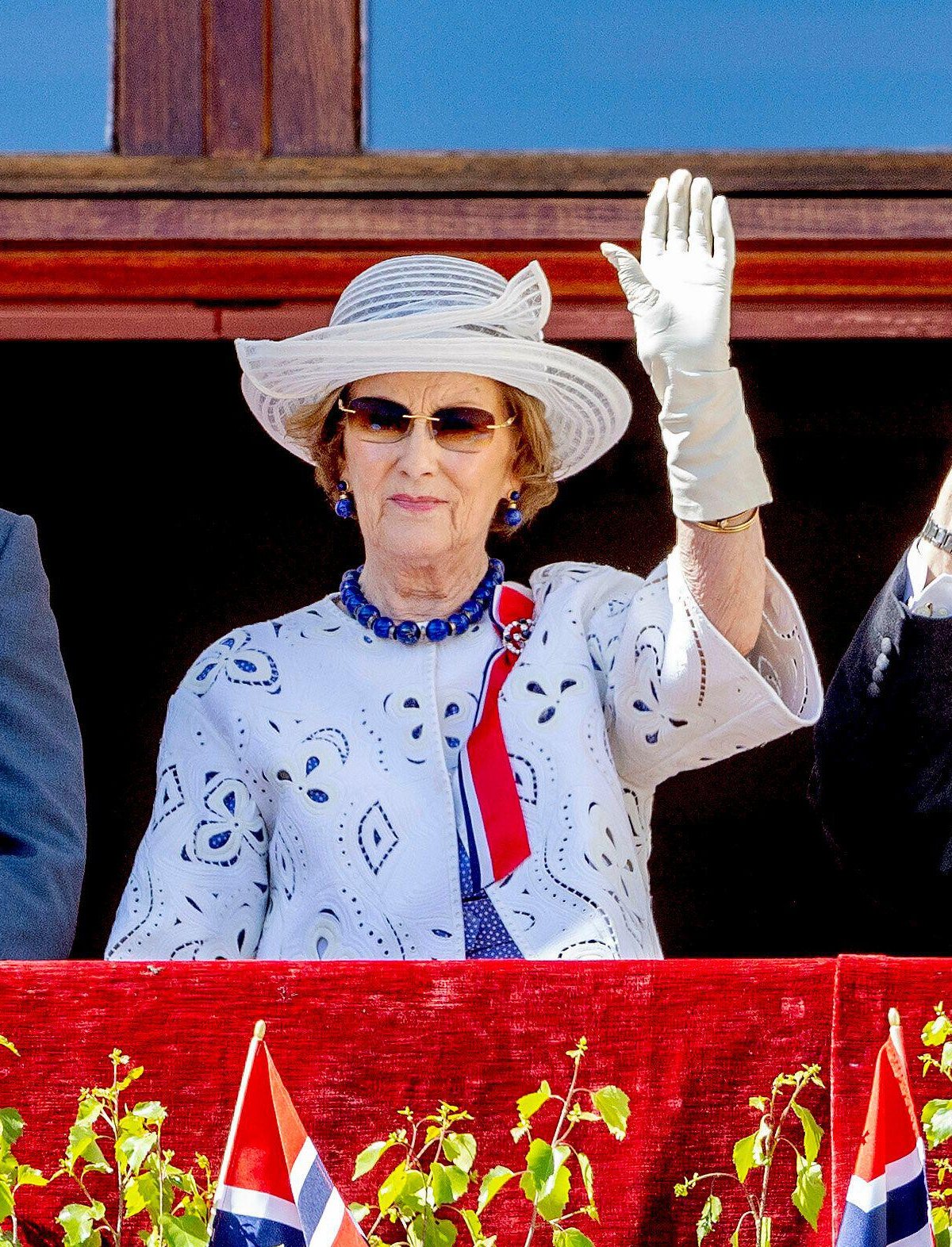 La Regina Sonja di Norvegia celebra il Giorno Nazionale al Palazzo Reale di Oslo il 17 maggio 2024 (Albert Nieboer/DPA Picture Alliance/Alamy)