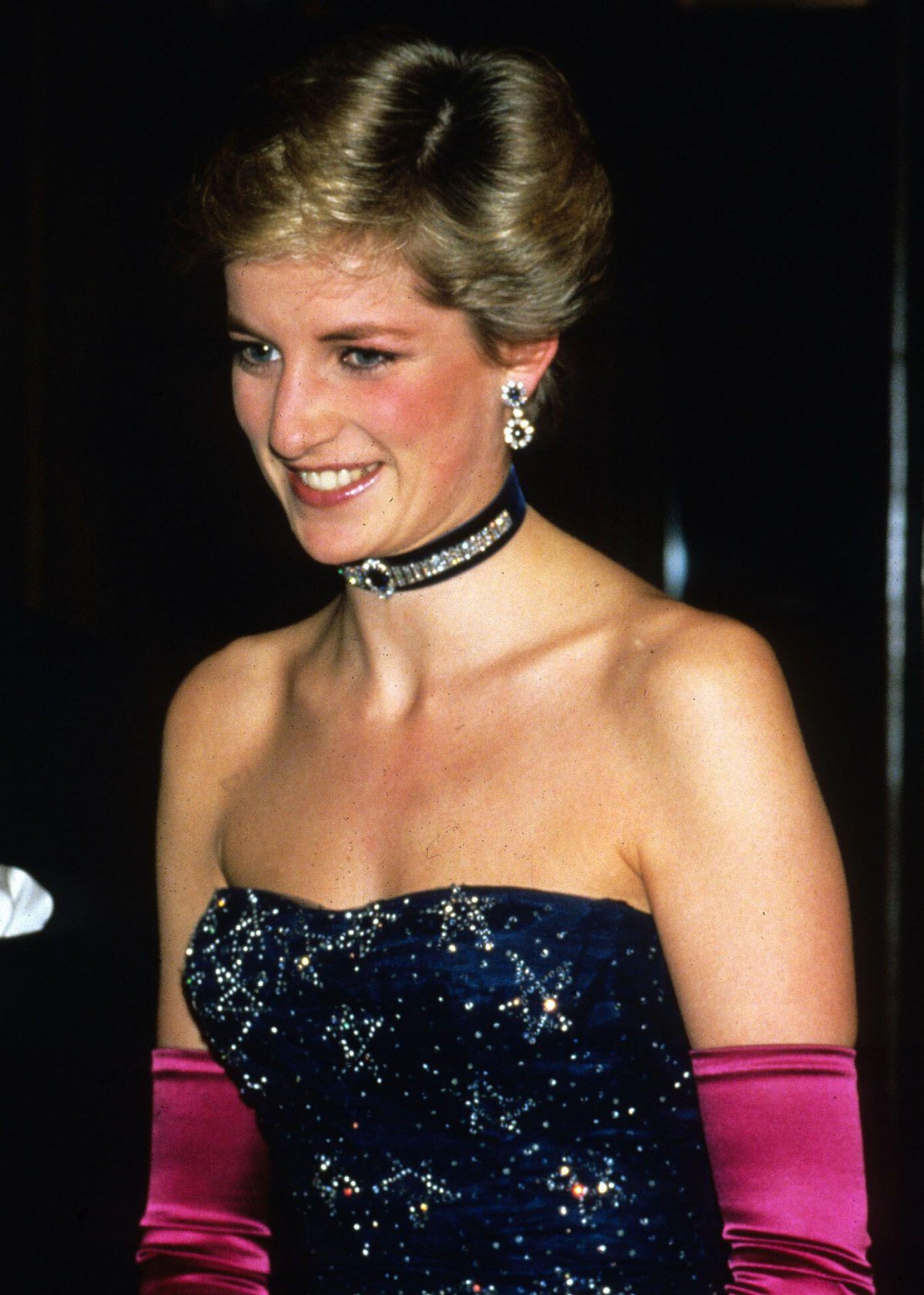 La Principessa di Galles partecipa alla Performance Gala Royale de <em/></noscript>The Phantom of the Opera al Teatro di Sua Maestà a Londra il 8 ottobre 1986 (Anwar Hussein/Alamy)” width=”1200″ height=”1681″  /<figcaption id=