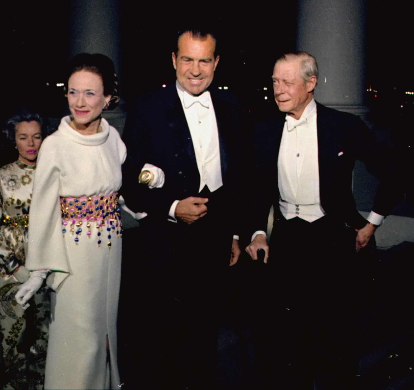 Il Duca e la Duchessa di Windsor sono ritratti con il Presidente Richard Nixon alla Casa Bianca a Washington, D.C. il 4 aprile 1970 (White House Photo Office Collection, Richard Nixon Library)