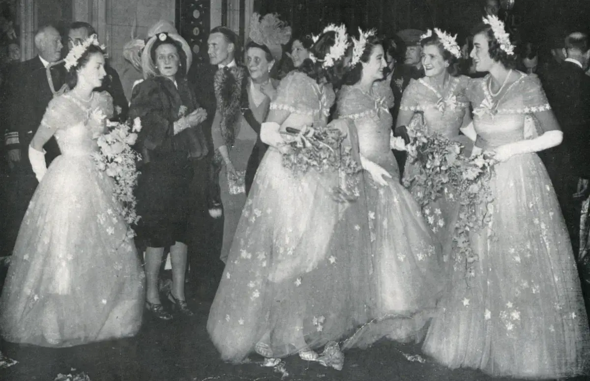 Princess Elizabeth's bridesmaids wait to wave farewell to the newlywed couple at Buckingham Palace as they leave for Waterloo Station on November 20, 1947 (Chronicle/Alamy)