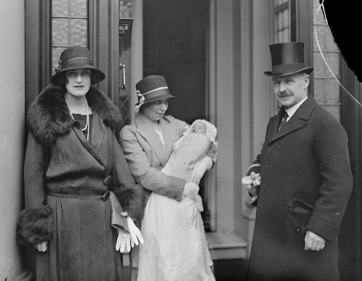 The Earl and Countess of Cavan are pictured with their infant daughter, Lady Elizabeth Lambart (held by a nurse), on the day of her christening, November 26, 1924 (Smith Archive/Alamy)