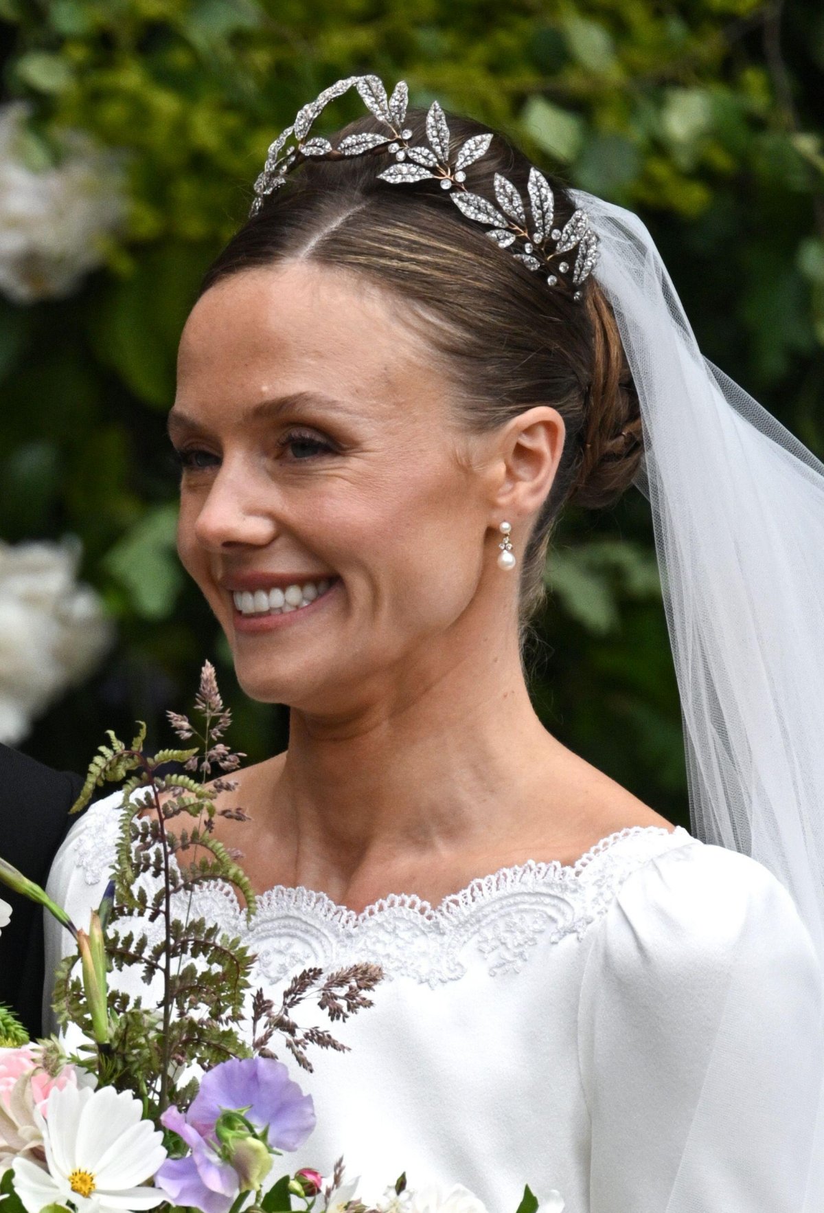 La Duchessa di Westminster nel giorno del suo matrimonio nella Cattedrale di Chester, 7 giugno 2024 (Doug Peters/EMPICS/Alamy)