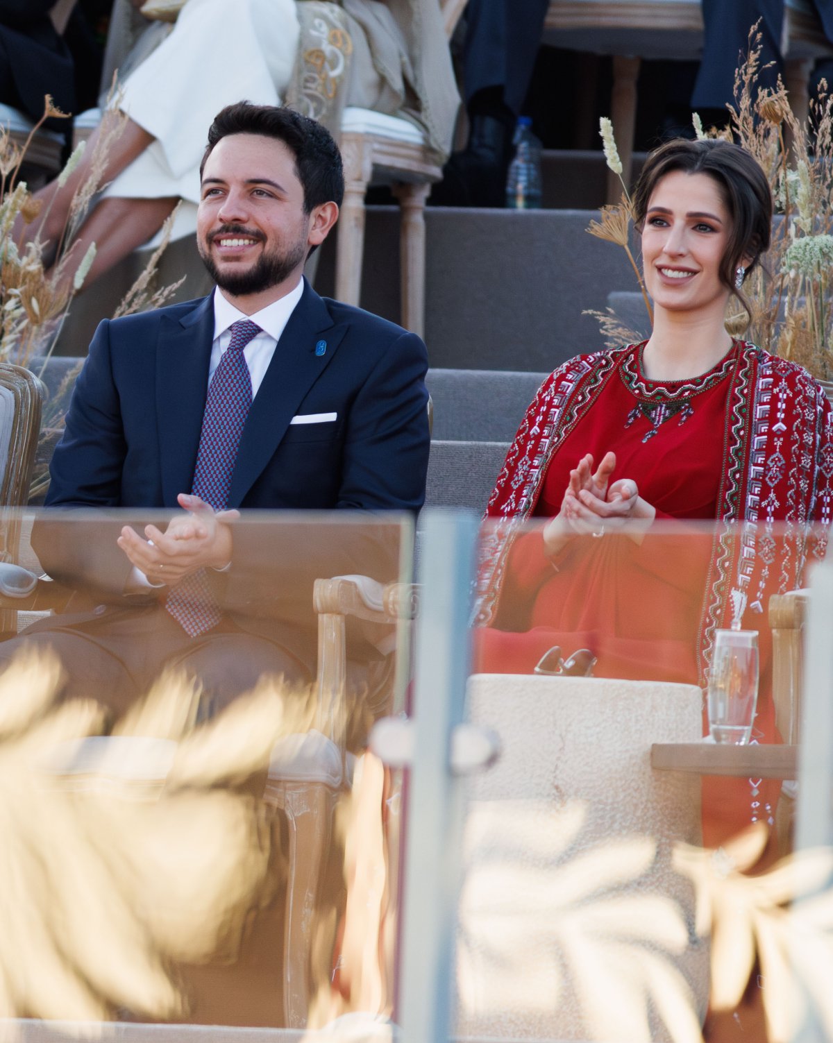 Il Principe Ereditario Hussein e la Principessa Rajwa di Giordania partecipano a una celebrazione nazionale del Giubileo d'Argento del Re ad Amman il 9 giugno 2024 (Corte Hashemita Reale)